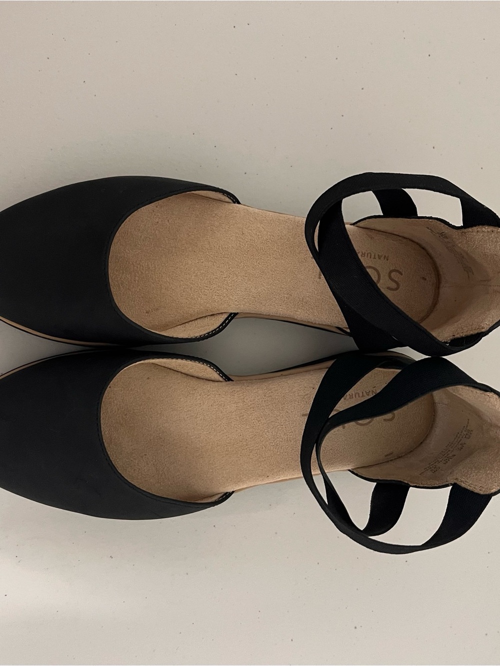 SOUL Naturalizer Black Closed-Toe Wedge Sandals with Elastic Crisscross Straps - Picture 5 of 6